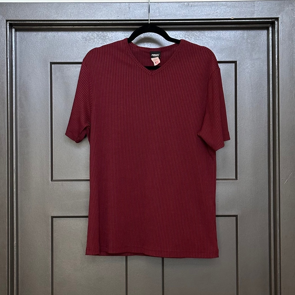 AMPLIFY | v-neck jersey tee